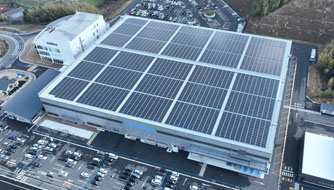 本社工場太陽光パネル写真